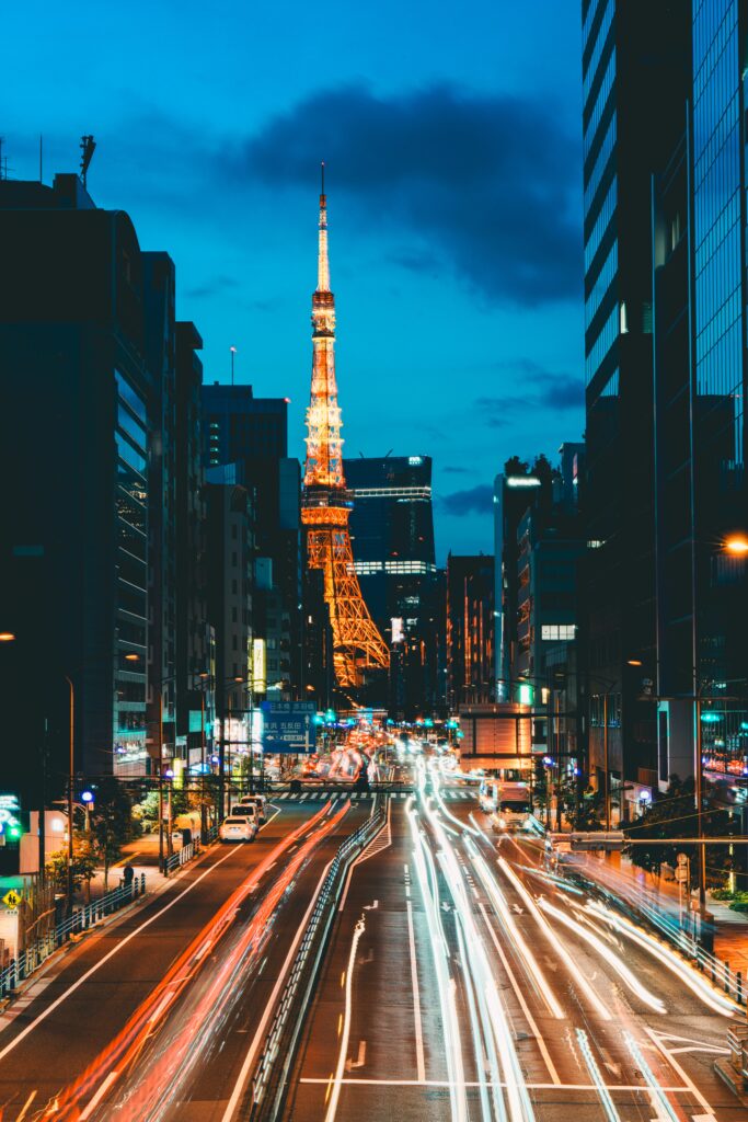 東京タワーと車の軌跡