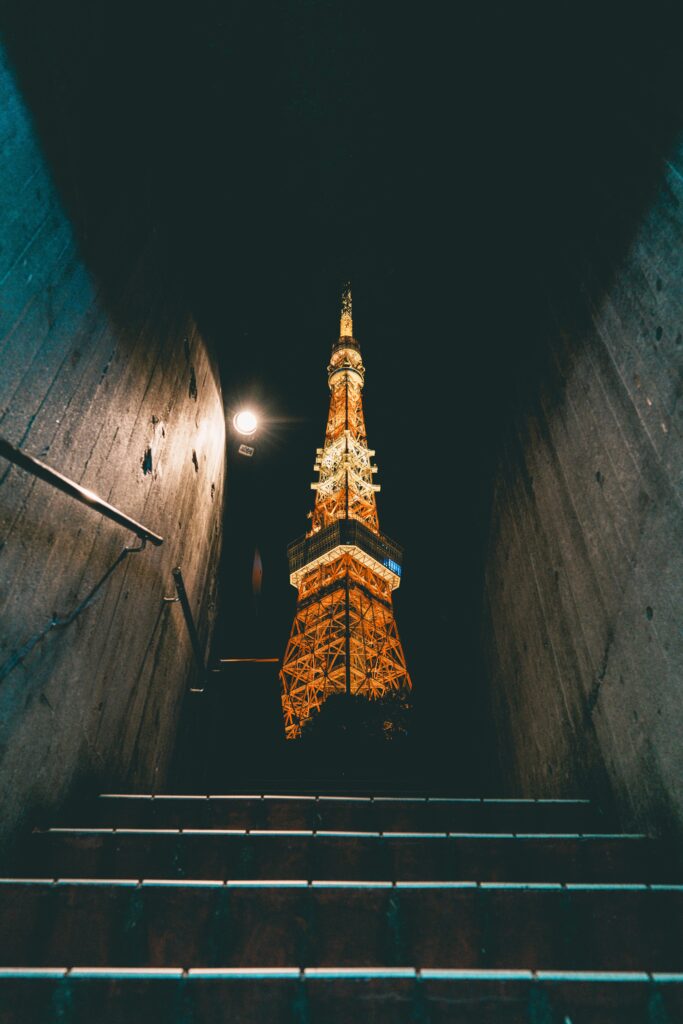 そびえ立つ東京タワー