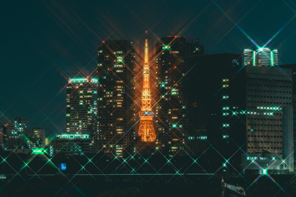 クロスフィルターのかかったビルの間に見える東京タワー