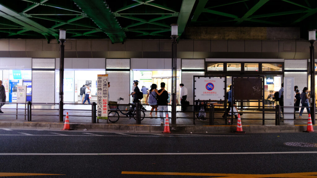 高田馬場駅前高架下