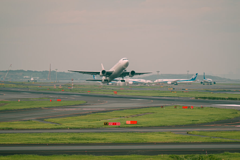 HICから見える飛行機の離陸