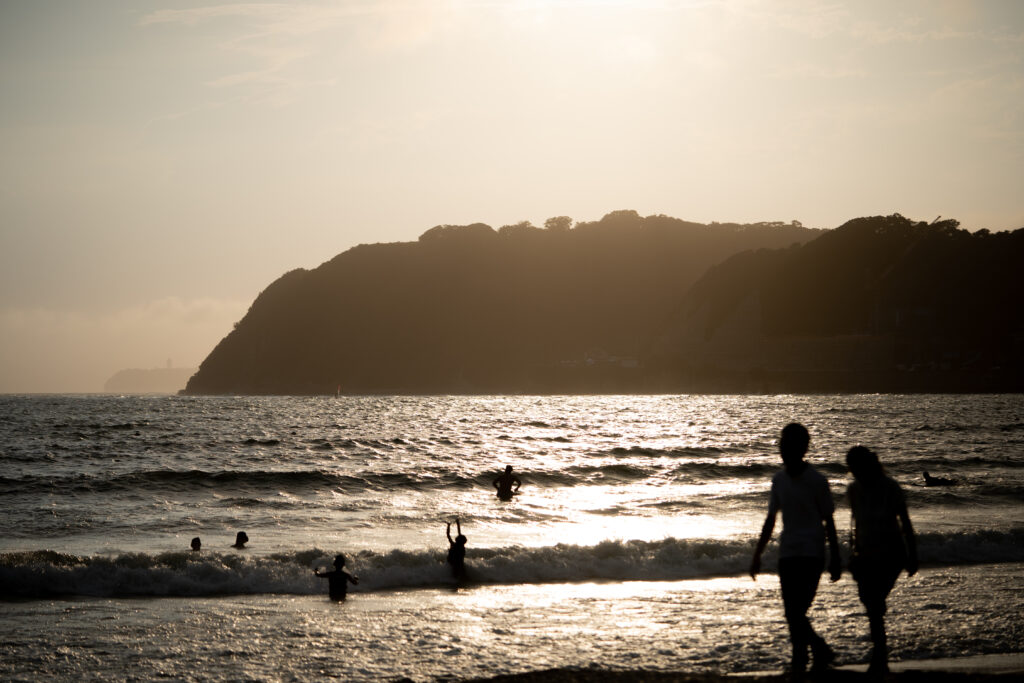 砂浜のシルエット