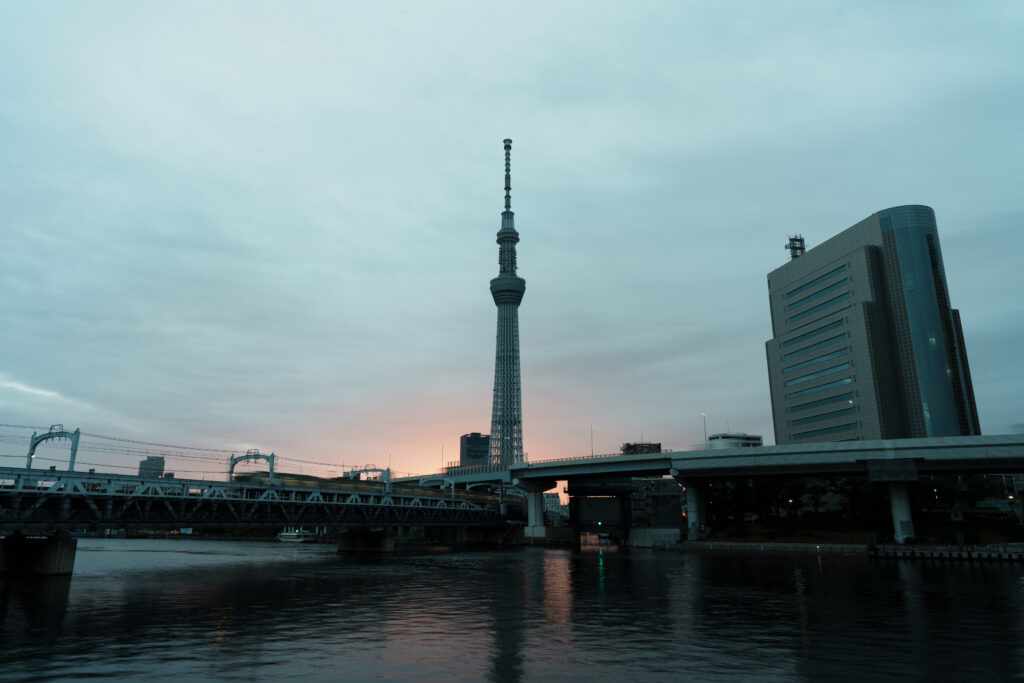 朝焼けの東京スカイツリー