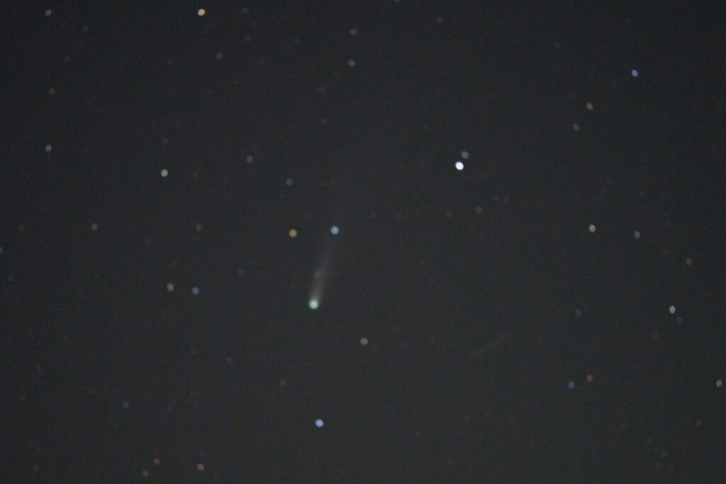 ピントの合っていないレモン彗星