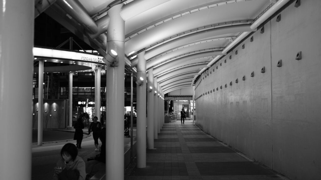 大塚駅の構外の屋根