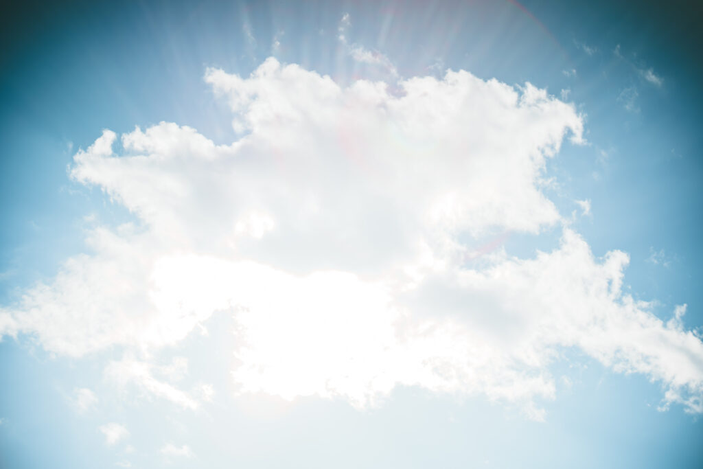 オールドレンズで撮影した青空と雲
